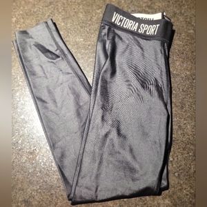 Victoria Sport Metallic Look Leggings